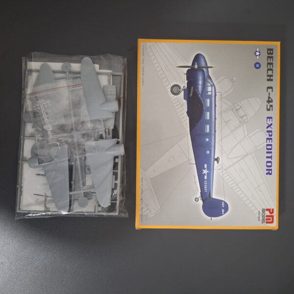 Maketa aviona Beechraft C-45 Expeditor  B - Image 2