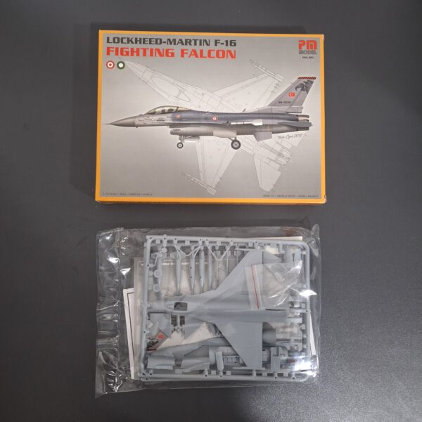 Maketa aviona F-16C FIGHTING FALCON - Image 2