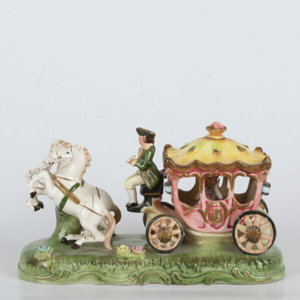 Porcelanska figura Kineski muzičar sa konjima