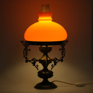 Stara stona stilska lampa