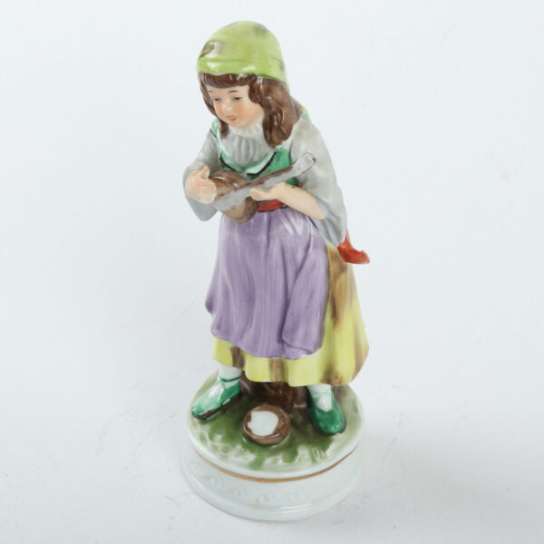 Porcelanska figura Capodimonte- Devojka - Image 10