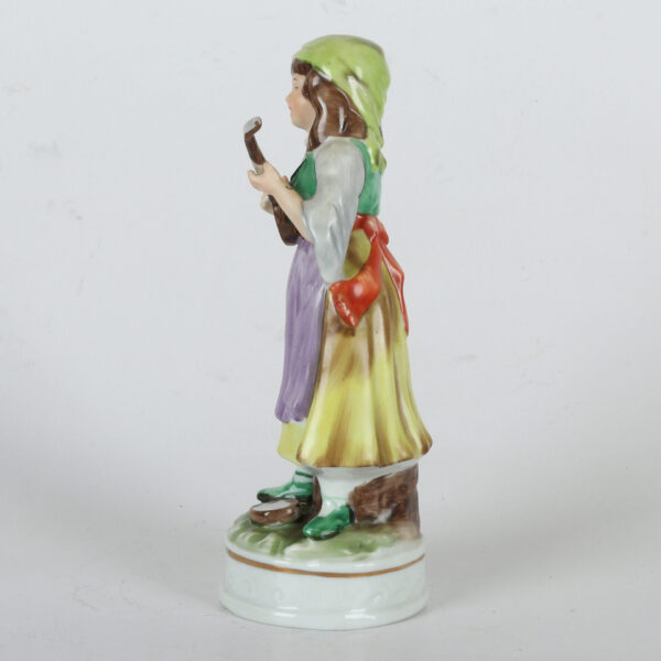 Porcelanska figura Capodimonte- Devojka - Image 2