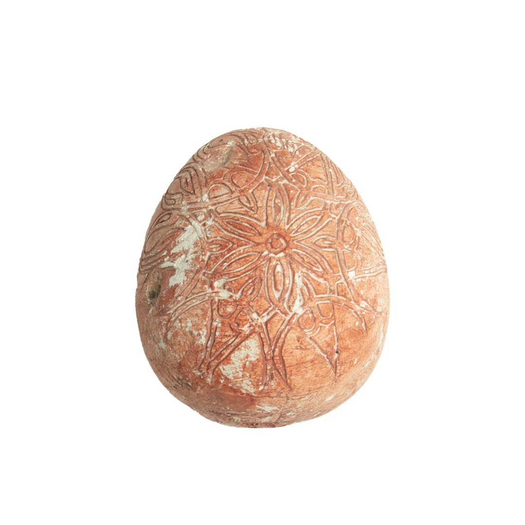 Ukrasno jaje sa tradicionalnom tehnikom grebanja